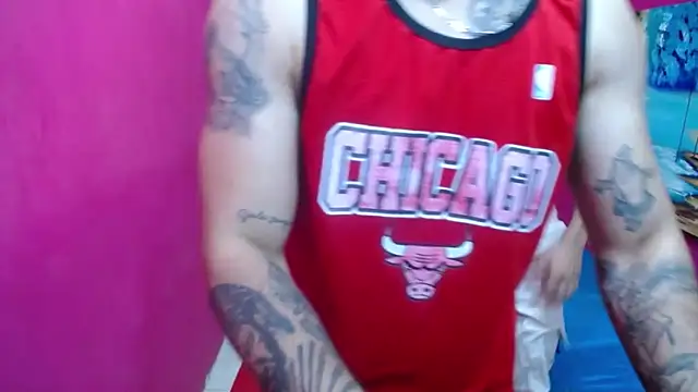 hugecocks hot online show from February 6, 2026, 2:24 pm