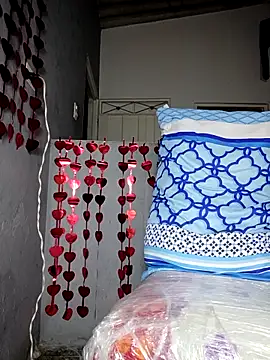 DIORA Latina online show from February 18, 2026, 2:53 am