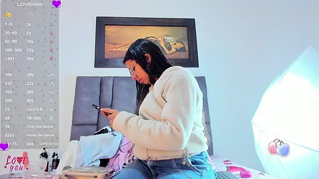 Snapshot of Vahiolet_smith chatting on March 24, 2026, 2:33 am Vahiolet smith online show from March 24, 2026, 2:33 am