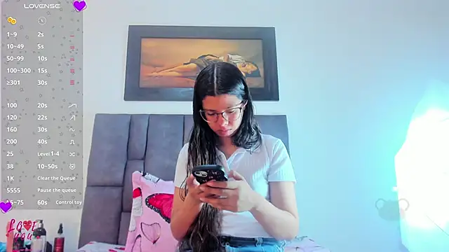 Snapshot of Vahiolet_smith chatting on April 1, 2026, 3:08 am Vahiolet smith online show from April 1, 2026, 3:08 am