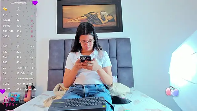 Snapshot of Vahiolet_smith chatting on April 9, 2026, 2:57 am Vahiolet smith online show from April 9, 2026, 2:57 am