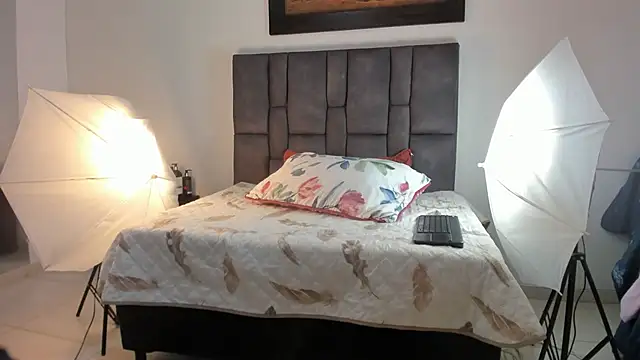 Snapshot of Vahiolet_smith chatting on March 10, 2026, 3:10 am Vahiolet smith online show from March 10, 2026, 3:10 am