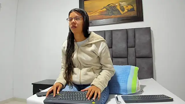 Snapshot of Vahiolet_smith chatting on April 15, 2026, 3:23 am Vahiolet smith online show from April 15, 2026, 3:23 am