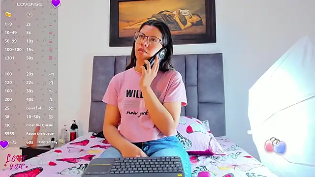 Snapshot of Vahiolet_smith chatting on March 22, 2026, 3:32 am Vahiolet smith online show from March 22, 2026, 3:32 am