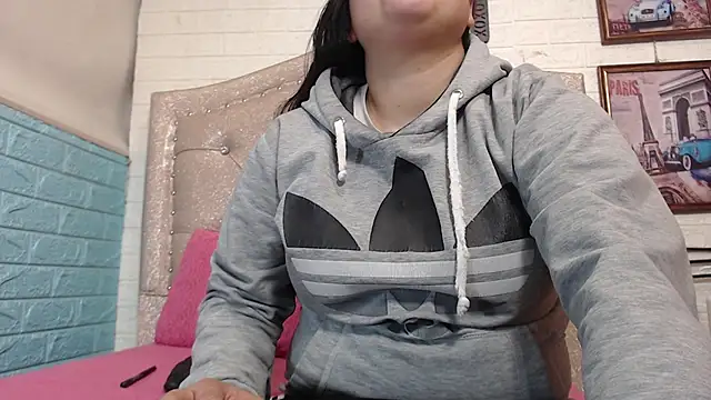 Snapshot of KataleyaStiward chatting on September 17, 2025, 1:02 pm KataleyaStiward online show from September 17, 2025, 1:02 pm