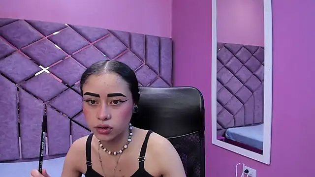 Snapshot of AnnySweett_ chatting on October 22, 2025, 5:12 pm AnnySweett online show from October 22, 2025, 5:12 pm