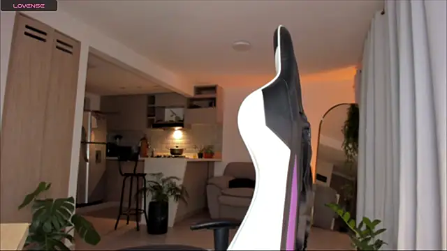 Snapshot of _Miss_Anna_ chatting on April 2, 2026, 7:15 am Miss Anna online show from April 2, 2026, 7:15 am