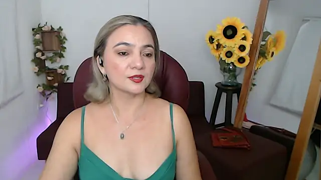 Snapshot of Ghada_milf chatting on June 2, 2026, 11:49 pm Ghada milf online show from June 2, 2026, 11:49 pm