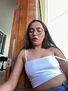Snapshot of Penelope-Hot chatting on July 1, 2026, 8:42 pm Penelope-Hot online show from July 1, 2026, 8:42 pm