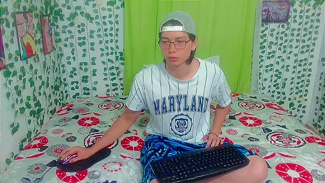 Snapshot of Andy_gray chatting on May 12, 2026, 5:08 pm Andy gray online show from May 12, 2026, 5:08 pm