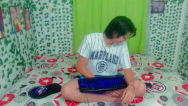 Snapshot of Andy_gray chatting on April 24, 2026, 12:29 pm Andy gray online show from April 24, 2026, 12:29 pm
