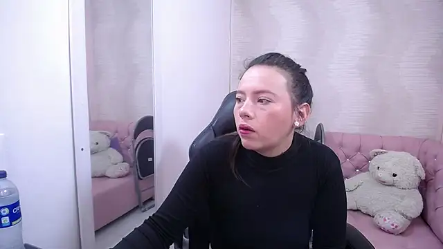 Snapshot of lauraguzman chatting on March 12, 2025, 3:02 am lauraguzman online show from March 12, 2025, 3:02 am