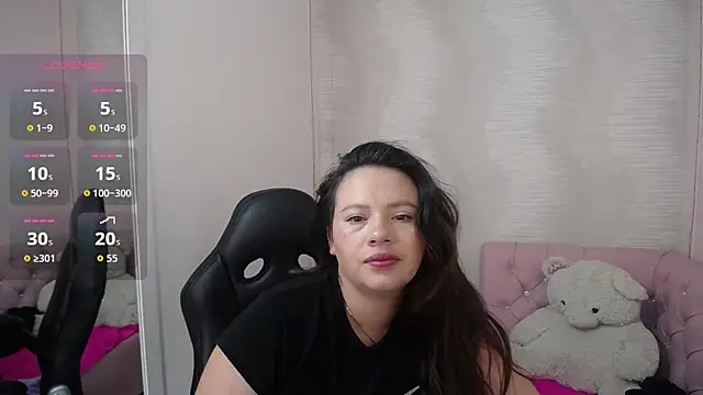 Snapshot of lauraguzman chatting on September 24, 2025, 3:24 am lauraguzman online show from September 24, 2025, 3:24 am