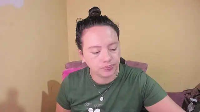 lauraguzman online show from June 26, 2026, 3:45 am