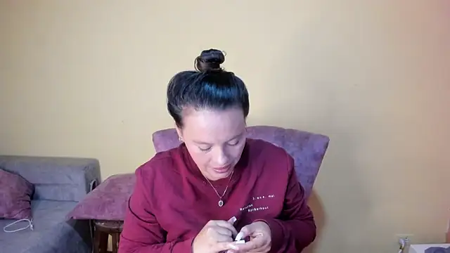 lauraguzman online show from March 27, 2026, 2:53 am