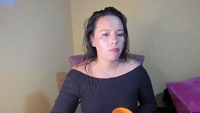 lauraguzman online show from April 1, 2026, 3:19 am