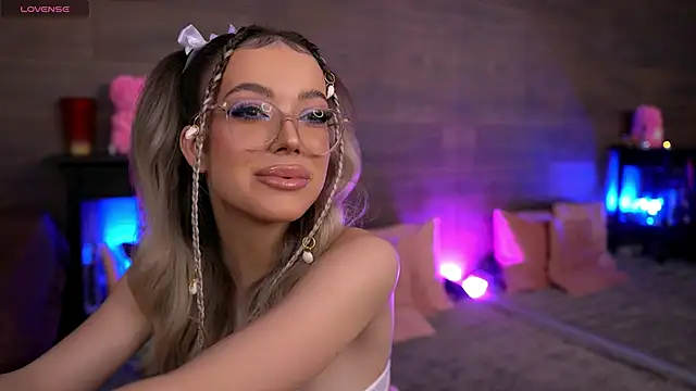 Snapshot of KylieJoyce chatting on March 4, 2025, 9:00 pm KylieJoyce online show from March 4, 2025, 9:00 pm