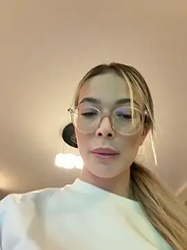 Snapshot of KylieJoyce chatting on February 26, 2025, 2:41 am KylieJoyce online show from February 26, 2025, 2:41 am