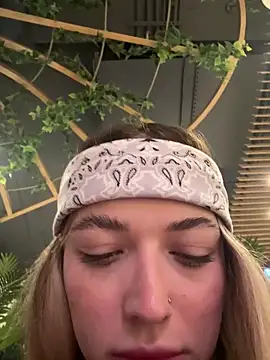 Snapshot of KylieJoyce chatting on February 17, 2025, 11:22 pm KylieJoyce online show from February 17, 2025, 11:22 pm