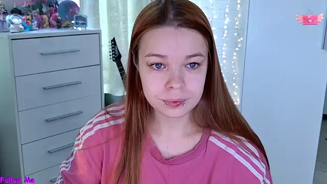 Snapshot of ValBae chatting on April 11, 2026, 6:32 am ValBae online show from April 11, 2026, 6:32 am