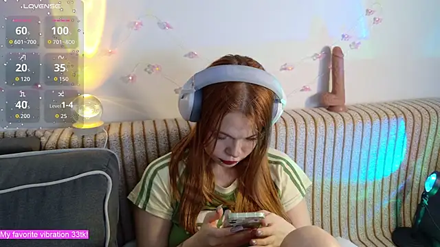 ValBae online show from December 3, 2025, 9:58 pm