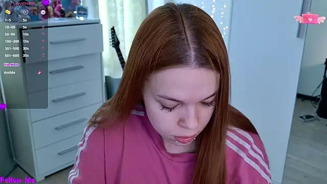 Snapshot of ValBae chatting on April 13, 2026, 7:01 am ValBae online show from April 13, 2026, 7:01 am