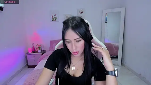 Snapshot of Tinylottie chatting on July 5, 2026, 5:42 pm Tinylottie online show from July 5, 2026, 5:42 pm