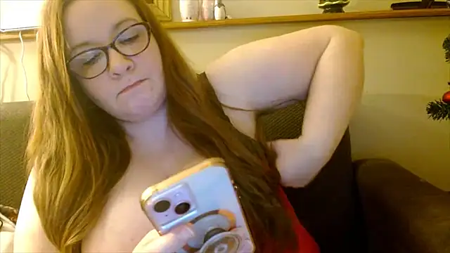 Snapshot of KayleeHollyxxx chatting on January 16, 2026, 6:06 am KayleeHollyxxx online show from January 16, 2026, 6:06 am