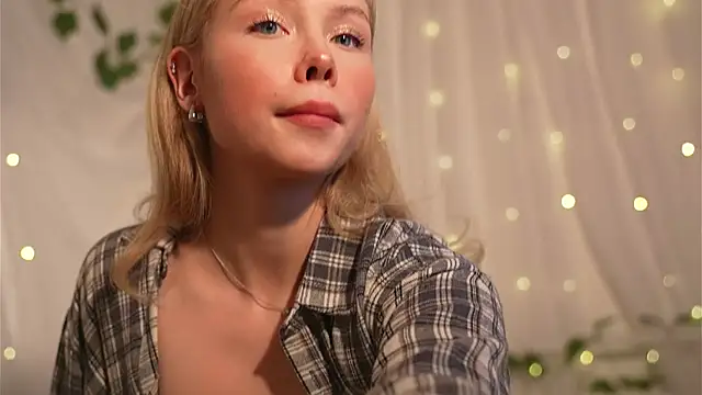 Snapshot of april_blush chatting on January 27, 2025, 4:11 pm april blush online show from January 27, 2025, 4:11 pm
