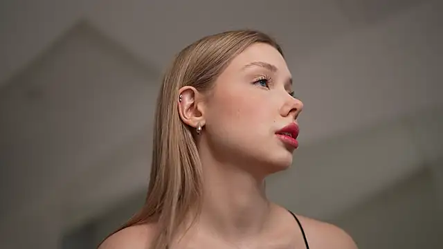 Snapshot of april_blush chatting on February 13, 2025, 3:24 pm april blush online show from February 13, 2025, 3:24 pm