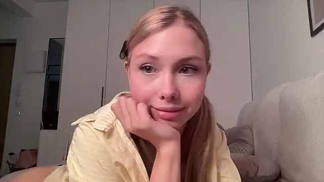 Snapshot of april_blush chatting on September 13, 2025, 3:56 pm april blush online show from September 13, 2025, 3:56 pm