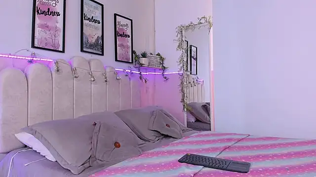 Snapshot of Camile_Diazzz chatting on February 13, 2025, 3:35 pm Camile Diazzz online show from February 13, 2025, 3:35 pm