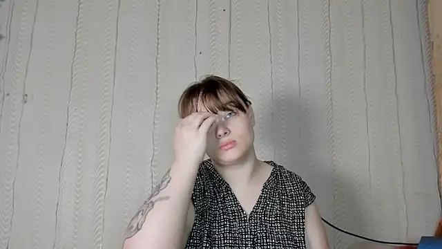 Seductive She Wolf online show from May 15, 2026, 10:46 am
