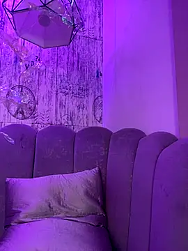 Snapshot of AbyThompson chatting on November 11, 2025, 12:22 pm AbyThompson online show from November 11, 2025, 12:22 pm