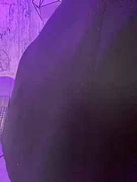 Snapshot of AbyThompson chatting on September 19, 2025, 1:31 am AbyThompson online show from September 19, 2025, 1:31 am