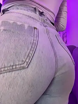 Snapshot of AbyThompson chatting on October 28, 2025, 12:15 pm AbyThompson online show from October 28, 2025, 12:15 pm