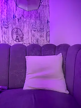 Snapshot of AbyThompson chatting on October 7, 2025, 12:06 pm AbyThompson online show from October 7, 2025, 12:06 pm