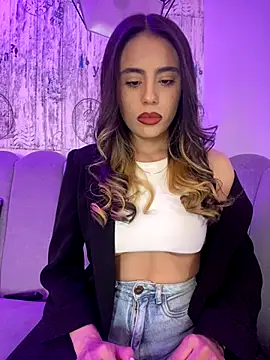 Snapshot of AbyThompson chatting on September 9, 2025, 1:38 am AbyThompson online show from September 9, 2025, 1:38 am