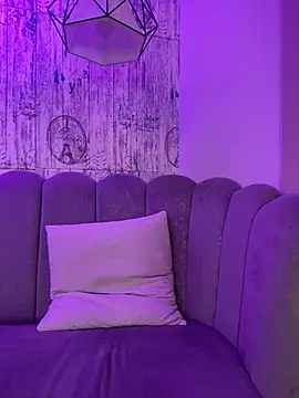 Snapshot of AbyThompson chatting on October 18, 2025, 1:35 pm AbyThompson online show from October 18, 2025, 1:35 pm