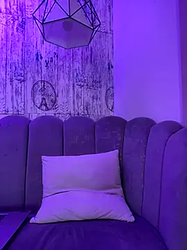 Snapshot of AbyThompson chatting on October 24, 2025, 1:21 pm AbyThompson online show from October 24, 2025, 1:21 pm