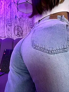 Snapshot of AbyThompson chatting on October 16, 2025, 6:16 pm AbyThompson online show from October 16, 2025, 6:16 pm