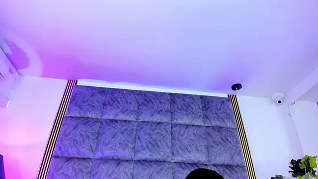 LaurenRodriiguez online show from October 20, 2025, 4:29 pm