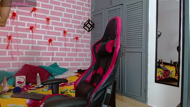 Snapshot of analus-01 chatting on March 21, 2025, 3:22 am analus-01 online show from March 21, 2025, 3:22 am