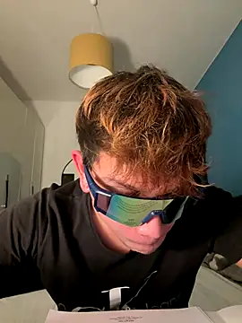 Snapshot of calleaaaa chatting on November 15, 2025, 6:34 pm calleaaaa online show from November 15, 2025, 6:34 pm