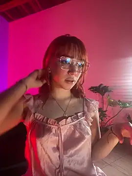 Snapshot of sweeet_peach chatting on March 20, 2026, 4:35 am sweeet peach online show from March 20, 2026, 4:35 am