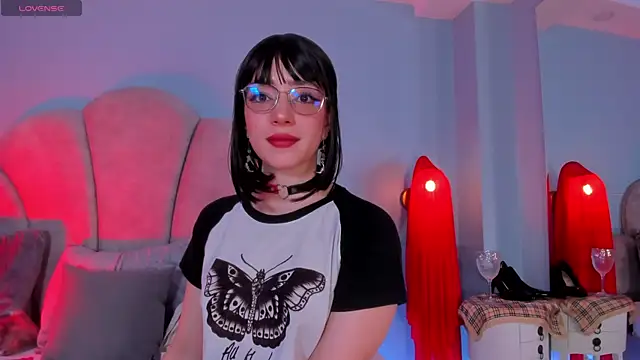 sweeet peach online show from October 14, 2025, 10:31 pm