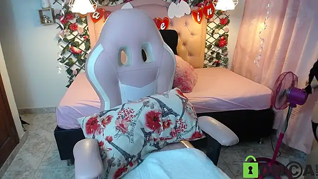 Snapshot of LucyCute_1 chatting on February 19, 2025, 1:39 pm LucyCute 1 online show from February 19, 2025, 1:39 pm