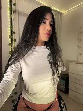 Snapshot of lina_pink chatting on May 30, 2026, 3:46 am lina pink online show from May 30, 2026, 3:46 am