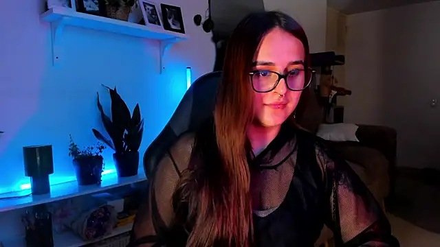 Snapshot of evy_orange1 chatting on March 25, 2026, 12:11 am evy orange1 online show from March 25, 2026, 12:11 am