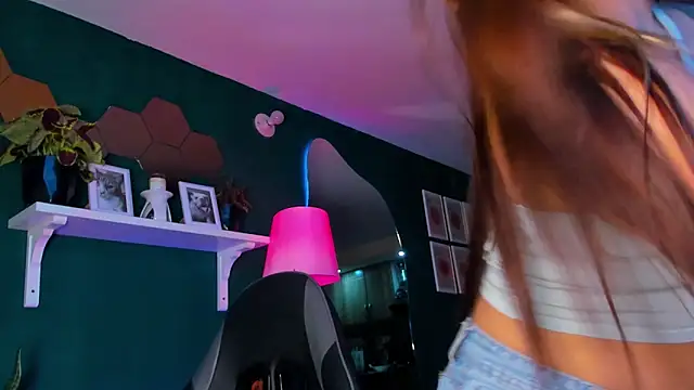 Snapshot of evy_orange1 chatting on April 15, 2026, 1:33 am evy orange1 online show from April 15, 2026, 1:33 am